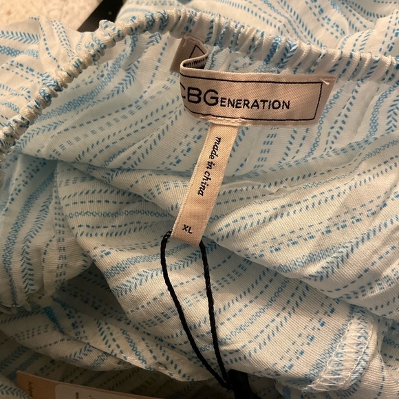 BCBGeneration 3/4 Sleeve V Neck Surplice Crop Top size XL NWT - Picture 10 of 10